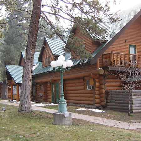 Rainbow Lake Castle Resort Princeton Bagian luar foto