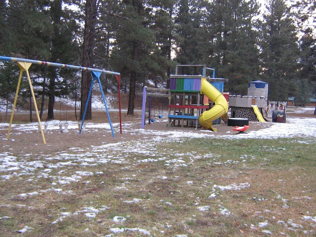 Rainbow Lake Castle Resort Princeton Bagian luar foto