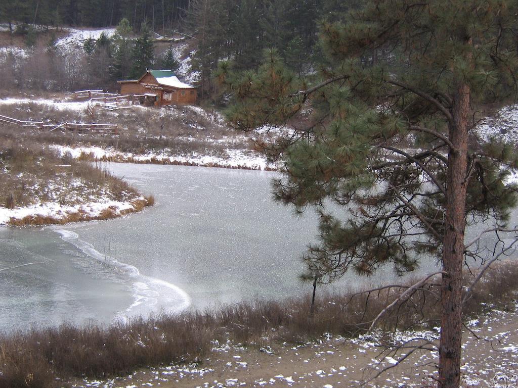 Rainbow Lake Castle Resort Princeton Bagian luar foto