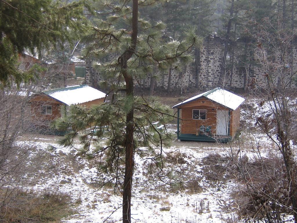 Rainbow Lake Castle Resort Princeton Bagian luar foto