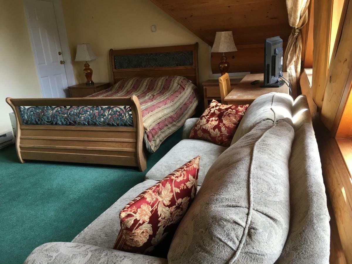 Rainbow Lake Castle Resort Princeton Bagian luar foto